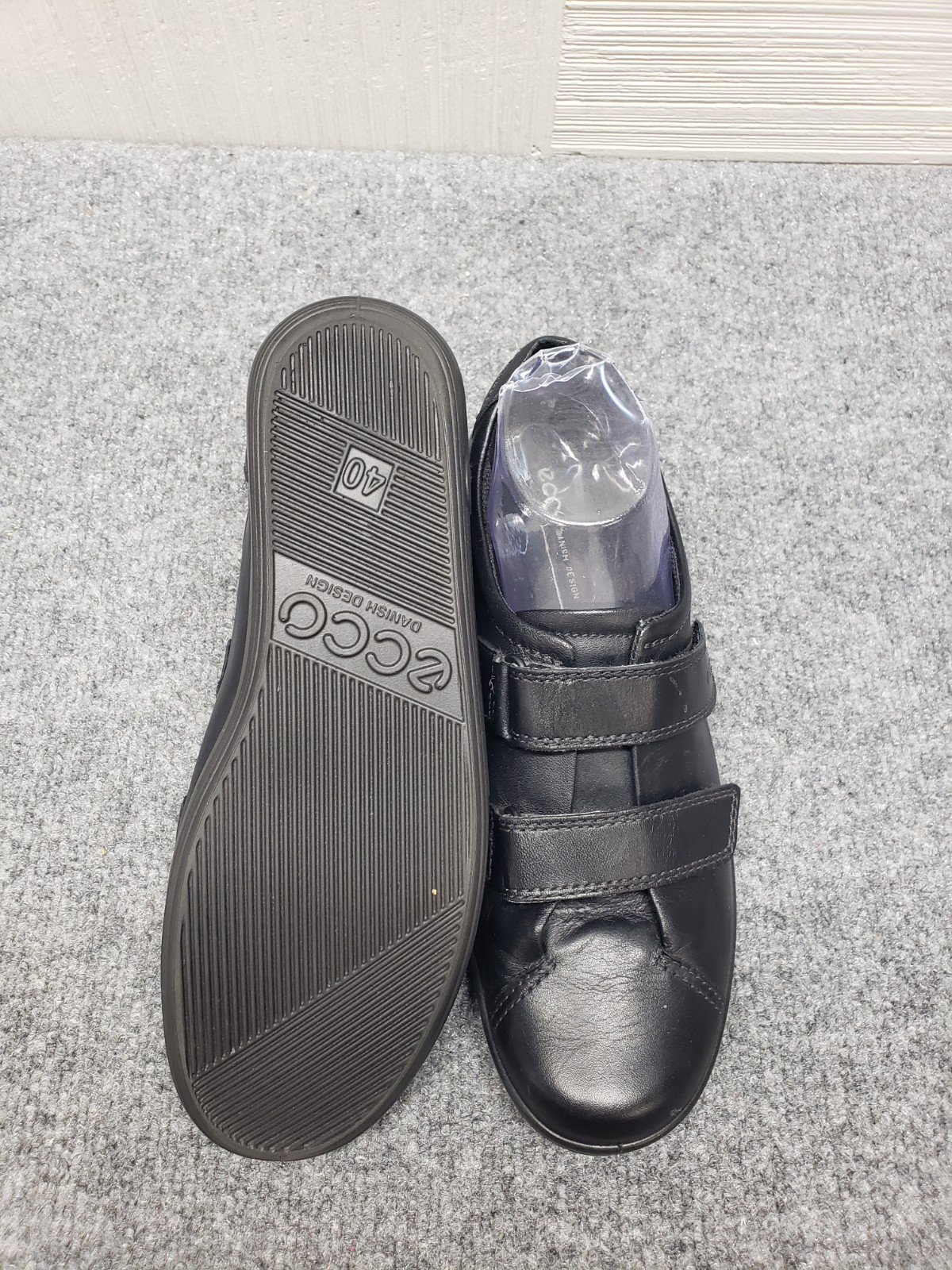 Ecco Women Sneaker 9.5 Black Leather Strap Hook & Loop Round Toe Casual Shoes