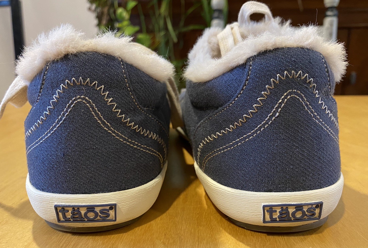 Taos Star Washed Blue Canvas Low Top Sneaker Flats Women’s US 8.5W