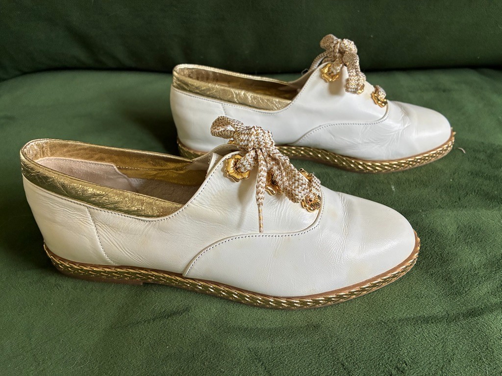 Vintage BALLY JALLUT White LEATHER Gold TRIM Flats Sneakers Size 5 Made in Italy