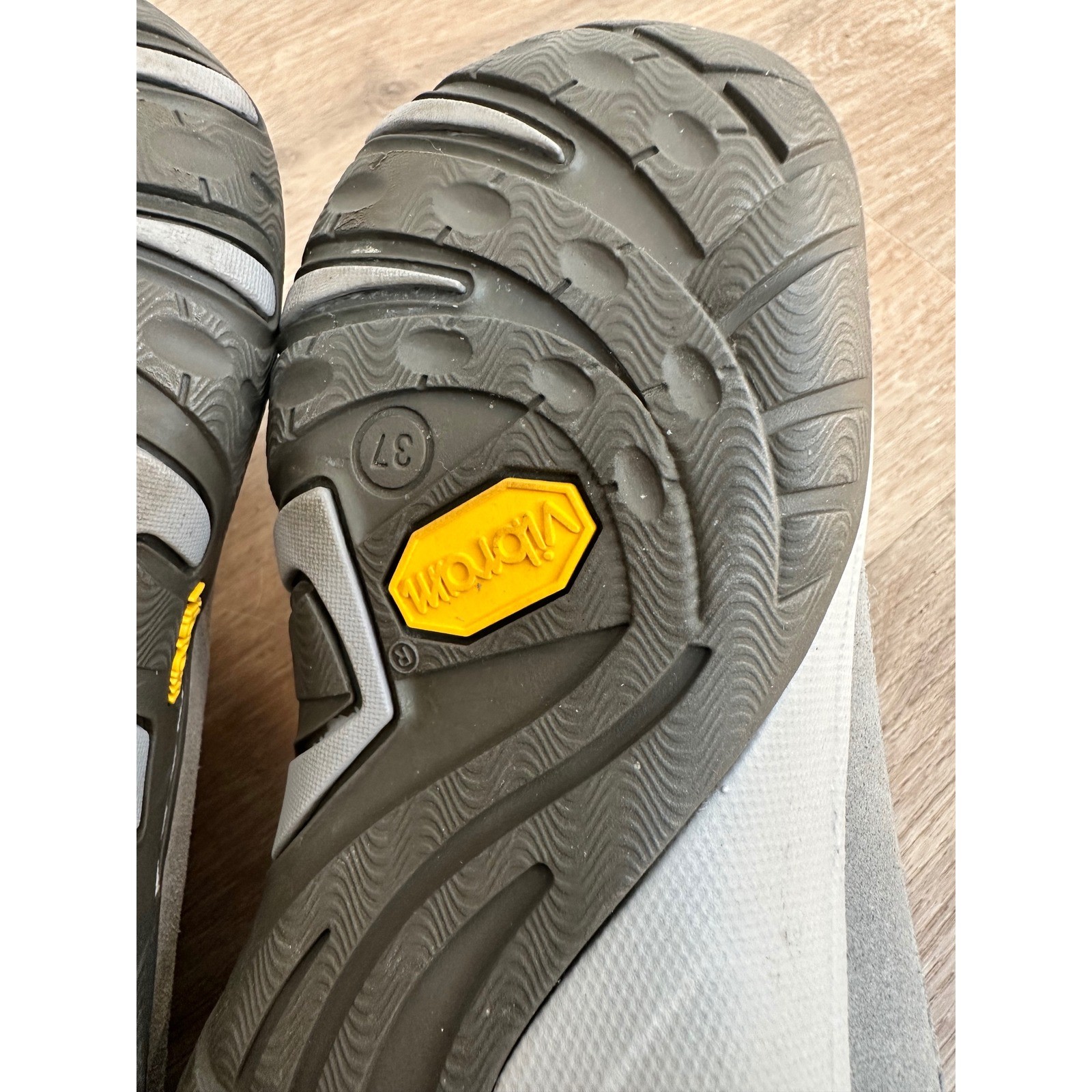 Dansko Patti Suede Slip On Shoes Women 37 Gray Vibram Waterproof Walking Clogs