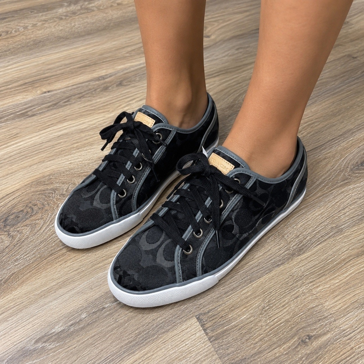 Coach Signature Canvas Lace Up Sneakers Black Gray Womens Size 7B Dee EUC