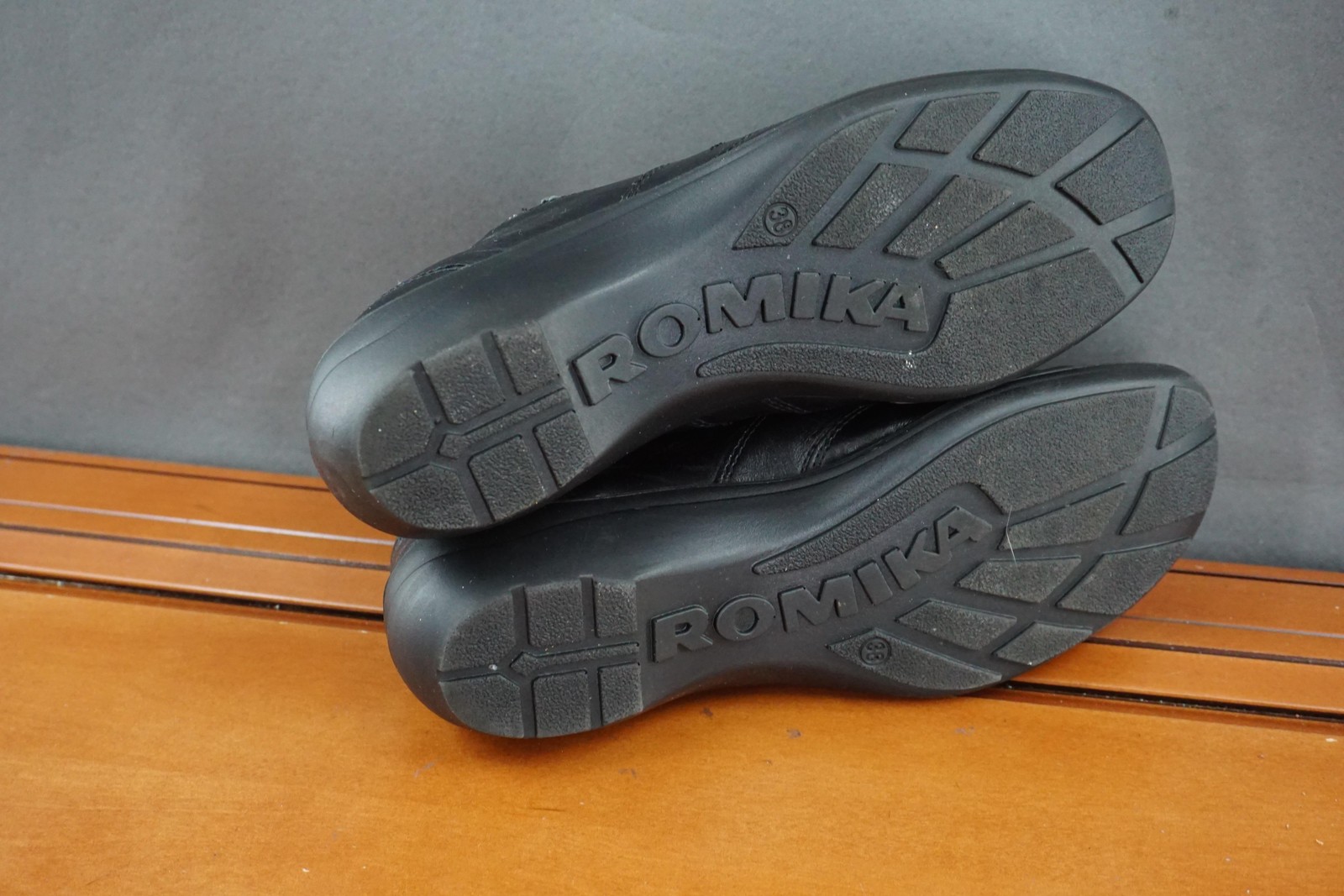 Romika Cassie Shoes Womens Size 7.5 Black Leather Slip On Comfort Casual Walking