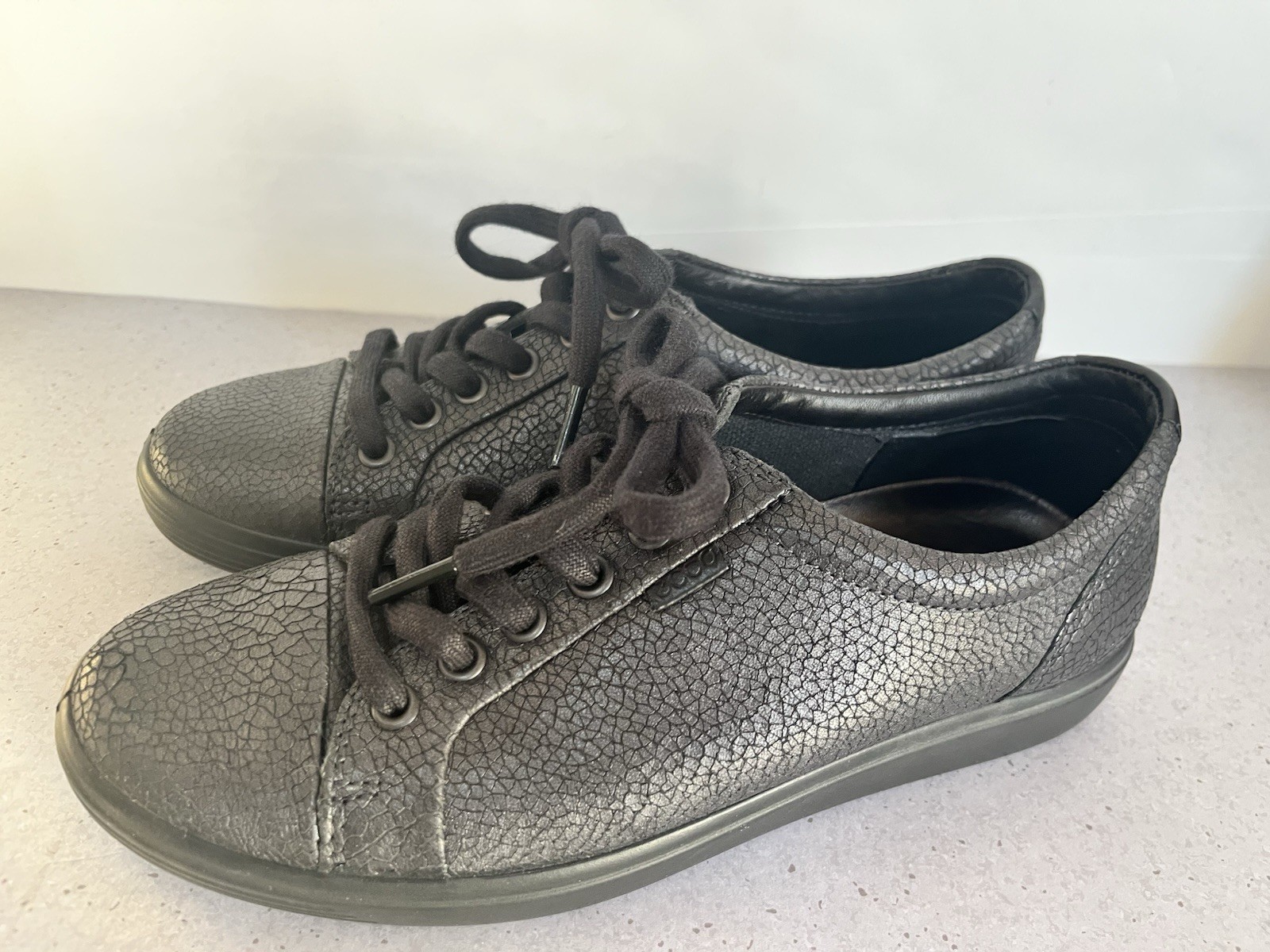 Ecco Shoes Women’s 6 Black Crinkle Leather Sneaker Lace Tie Casual Soft Comfort