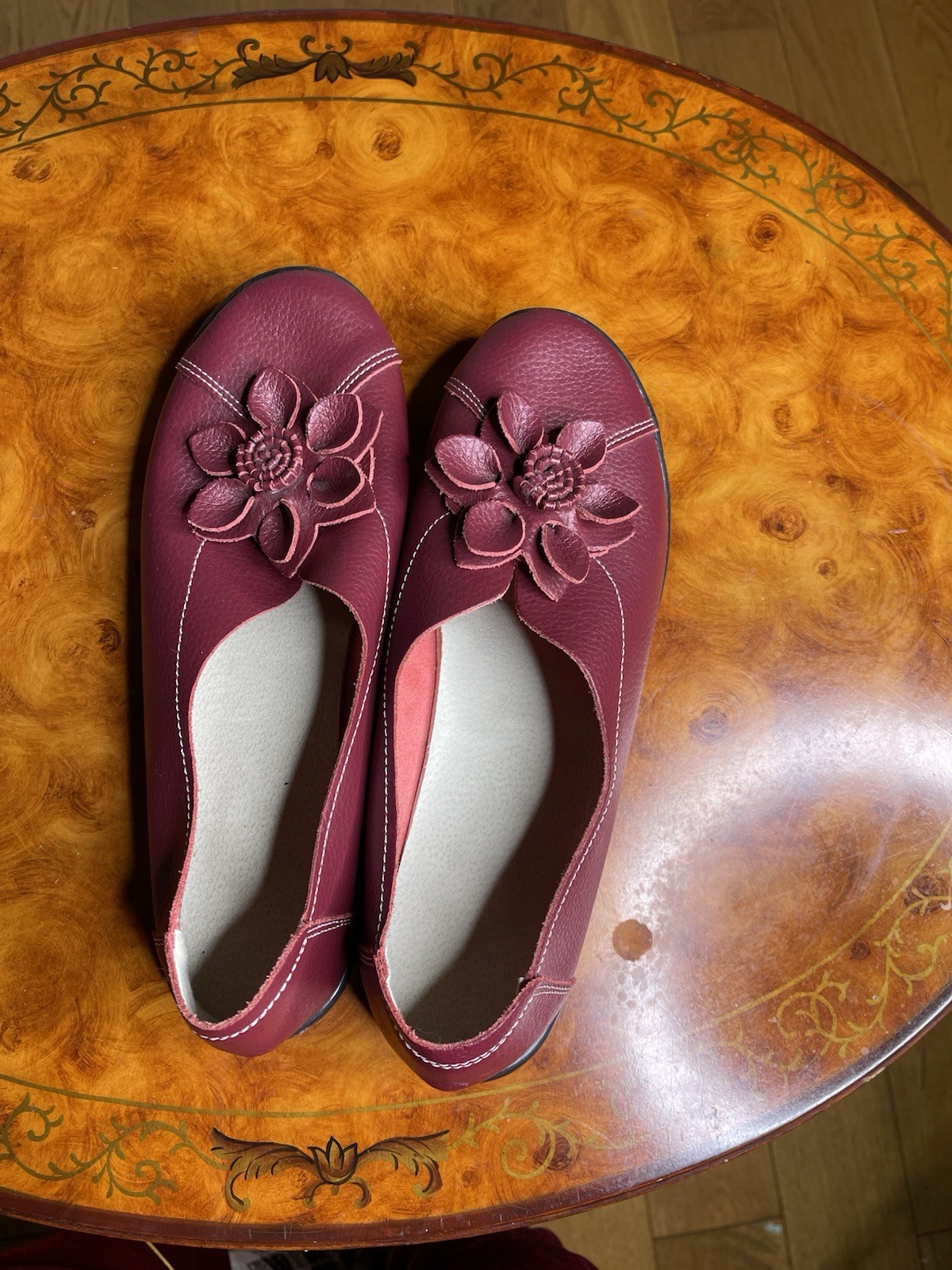 Women’s Burgundy Leather Slip-On Comfort Flat Flower Accent Round Toe 12.5
