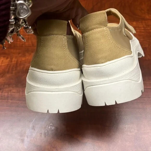 Urban Outfitters Sesame Shirlee Mary Jane