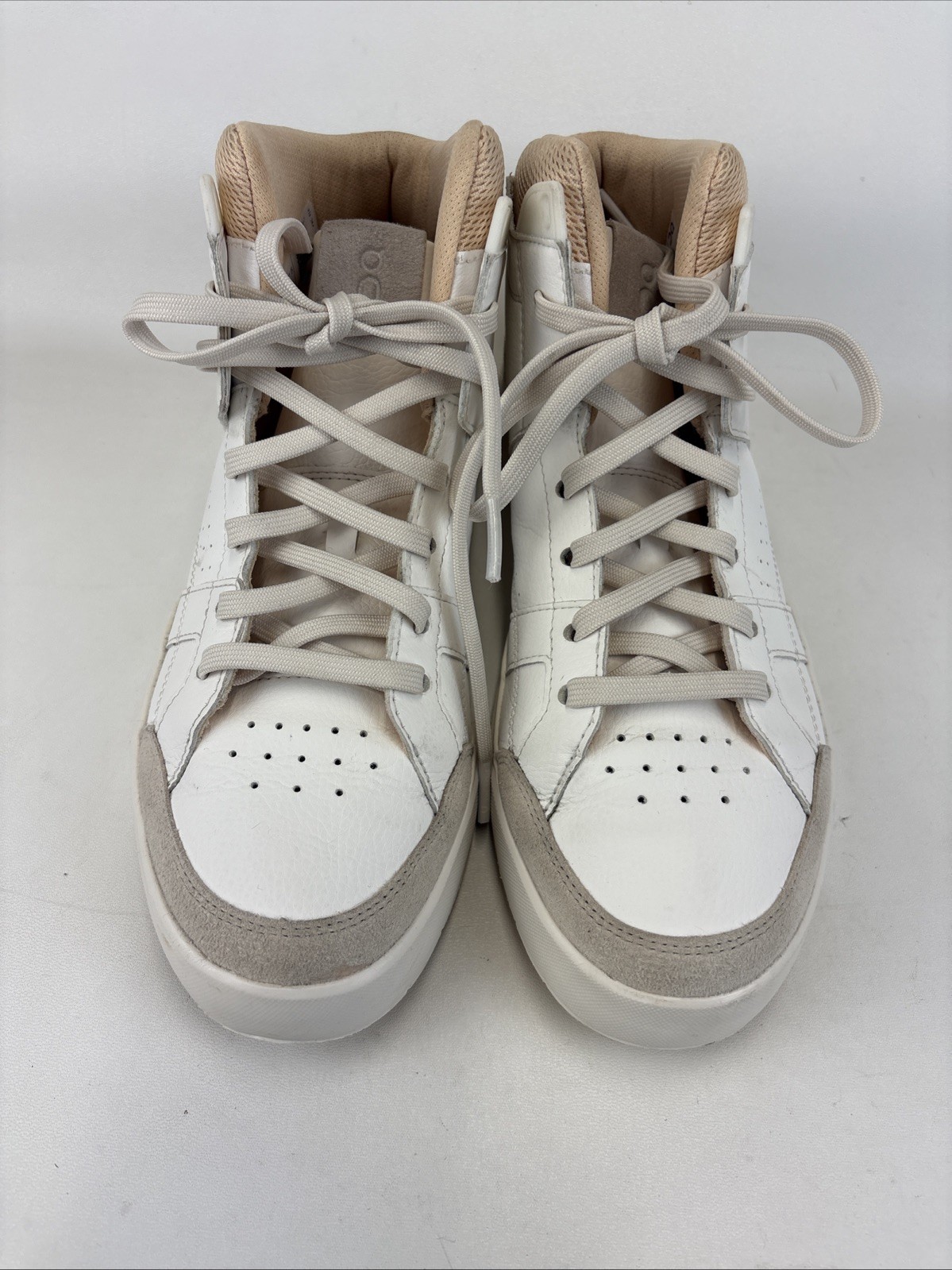 On Cloud The Roger Clubhouse Mid White/Blonde Sneakers Shoes Women’s Size 7.5