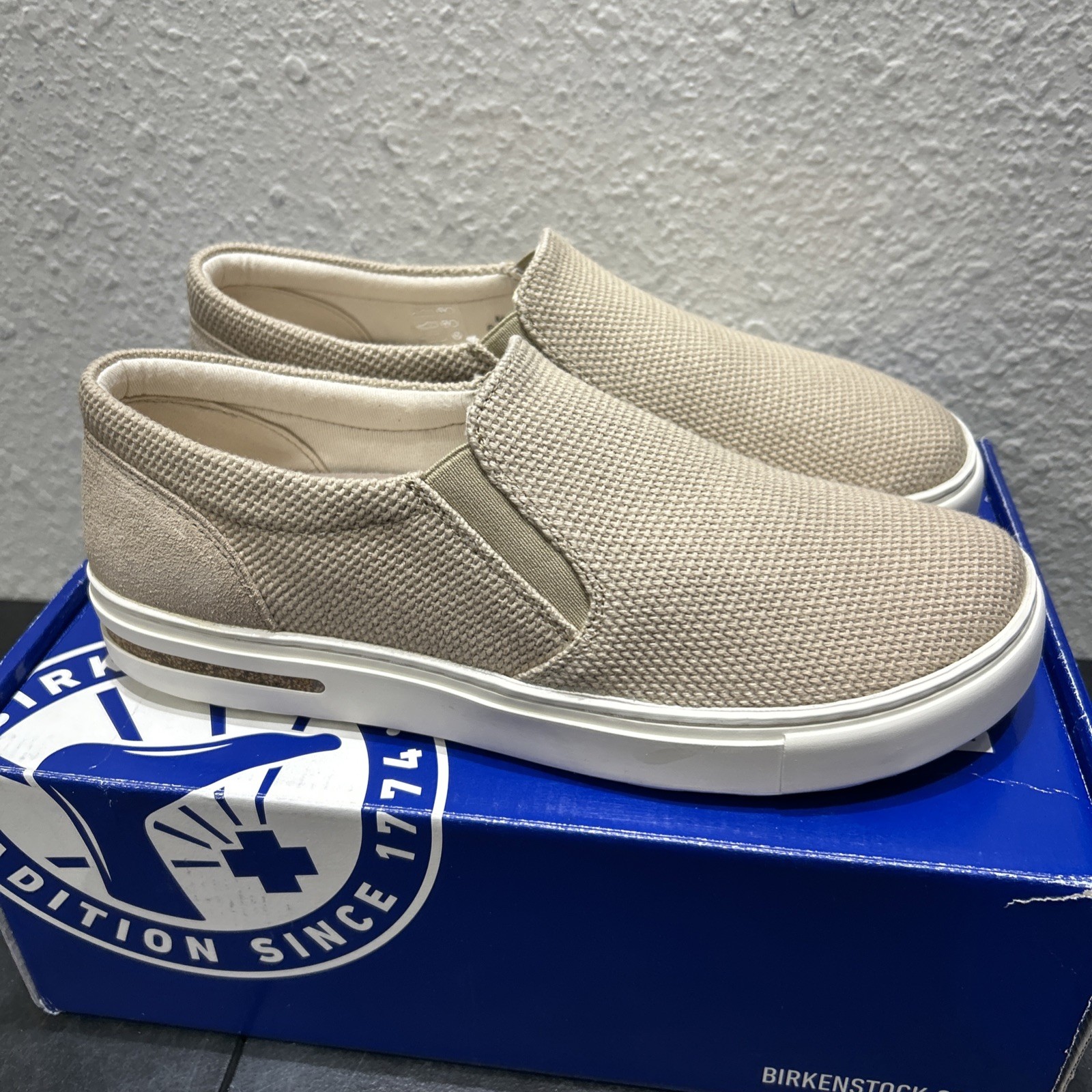 BIRKENSTOCK Oswego Casual Slip-On Shoe Unisex Size US M7/W9 Narrow Fit
