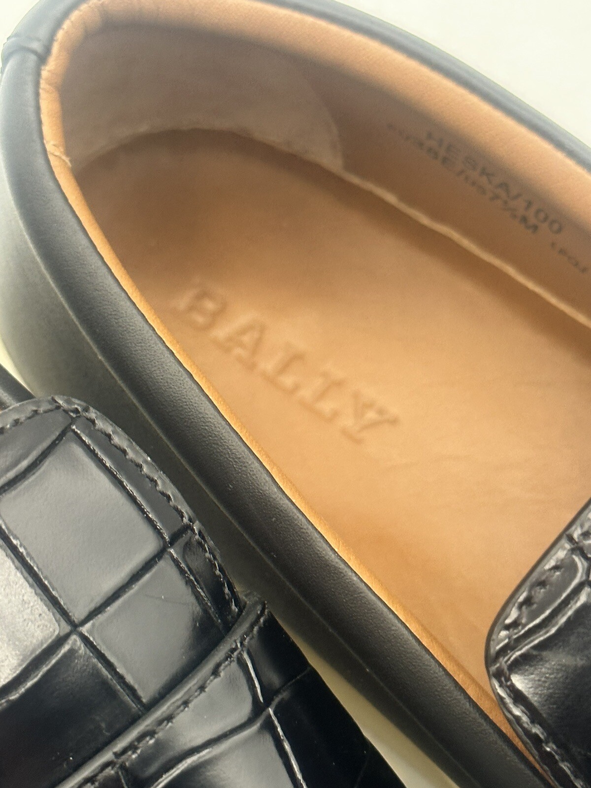 Bally Switzerland Heska 100 Gold Buckle Crocodile Imprint Loafer EU38E US7.5M