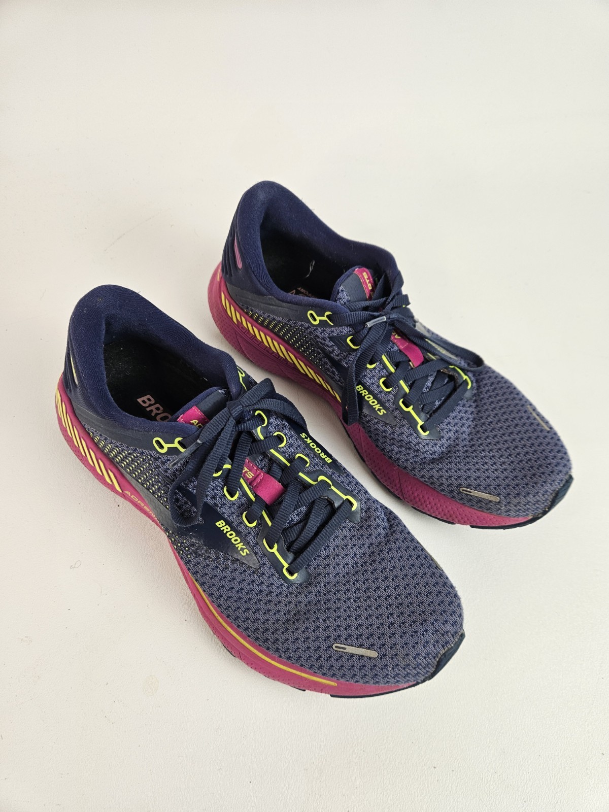 Brooks Adrenaline GTS 22 Womens Shoe Sz 10.5 B Running Nightshadow Viola Sneaker