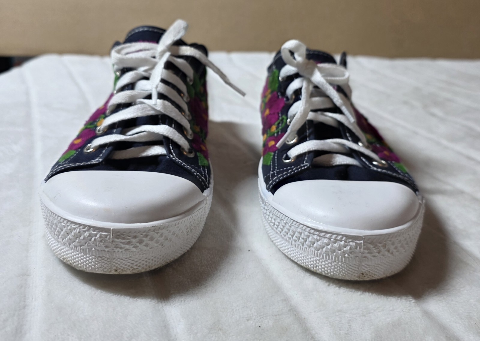Mexican Artisanal Tennis Shoes Sz 7.5/8 Embroidered Flowers Cottage Core Boho