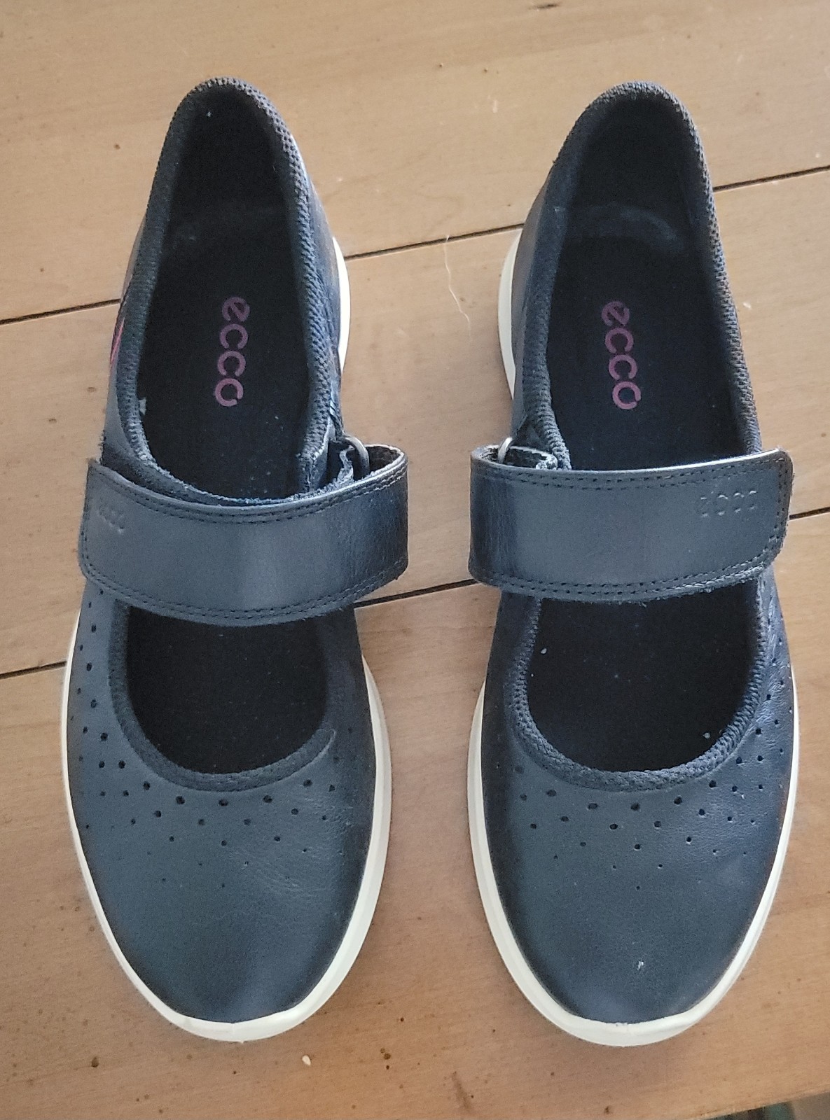 Ecco Sence Womens Size 37 Black Shoe