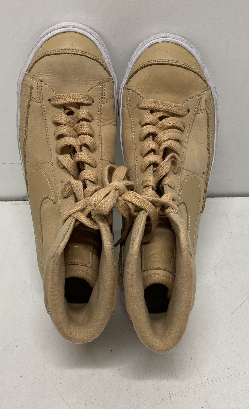 Nike Blazer Mid ’77 Premium Women Sneakers Size 9 US