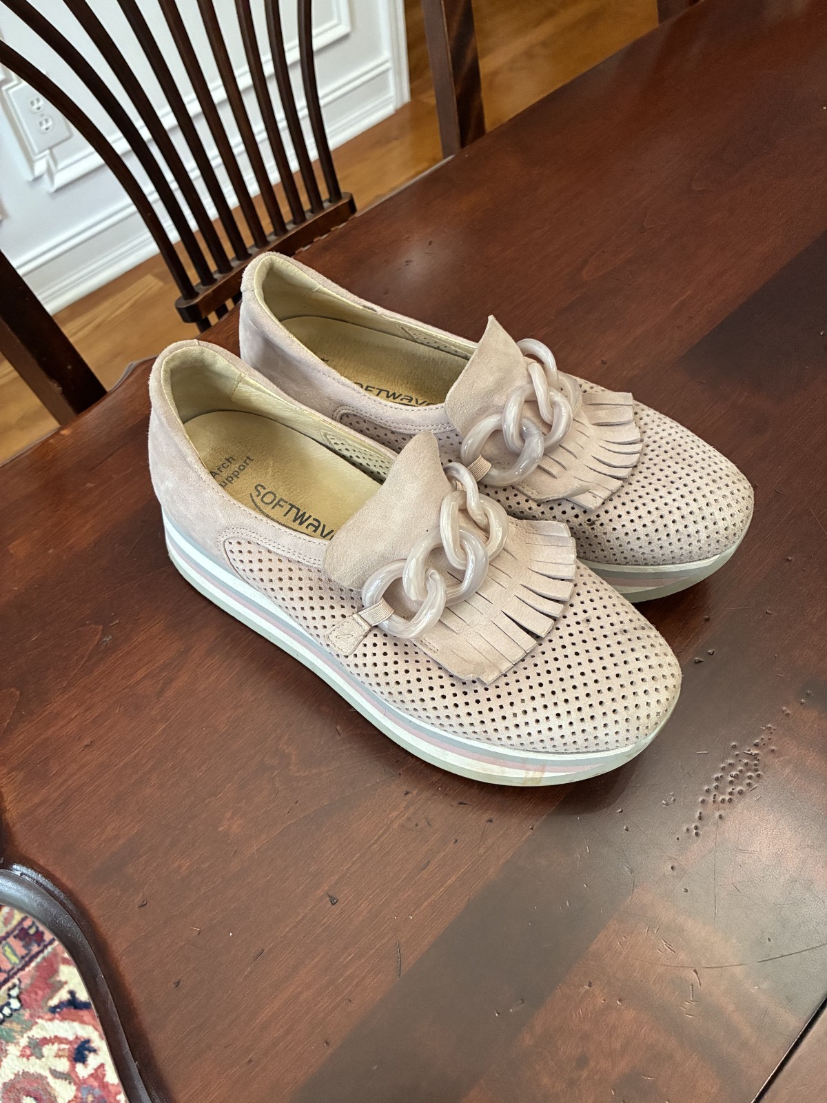 Women’s Softwaves Caddie 38.5 US 8 Beige Suede Arch Support Platform Sneakers