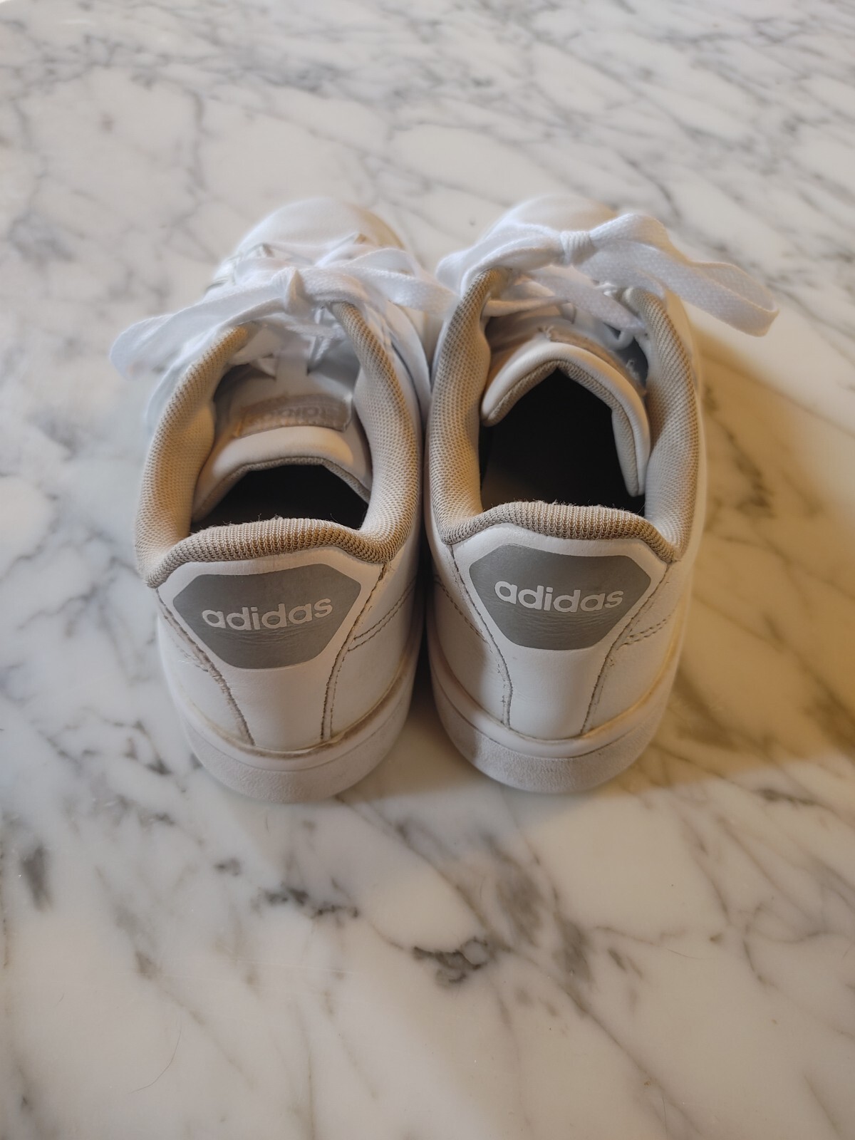 ADIDAS AQ0528 Women’s Sz 7.5 Grand Court White w/Silver Stripes UK 6