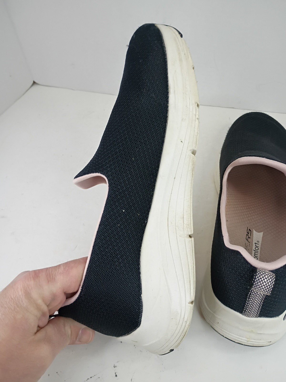 Skechers Arch Comfort Women’s Size 8.5 Slip-On Shoes Black Fabric Pink Liner