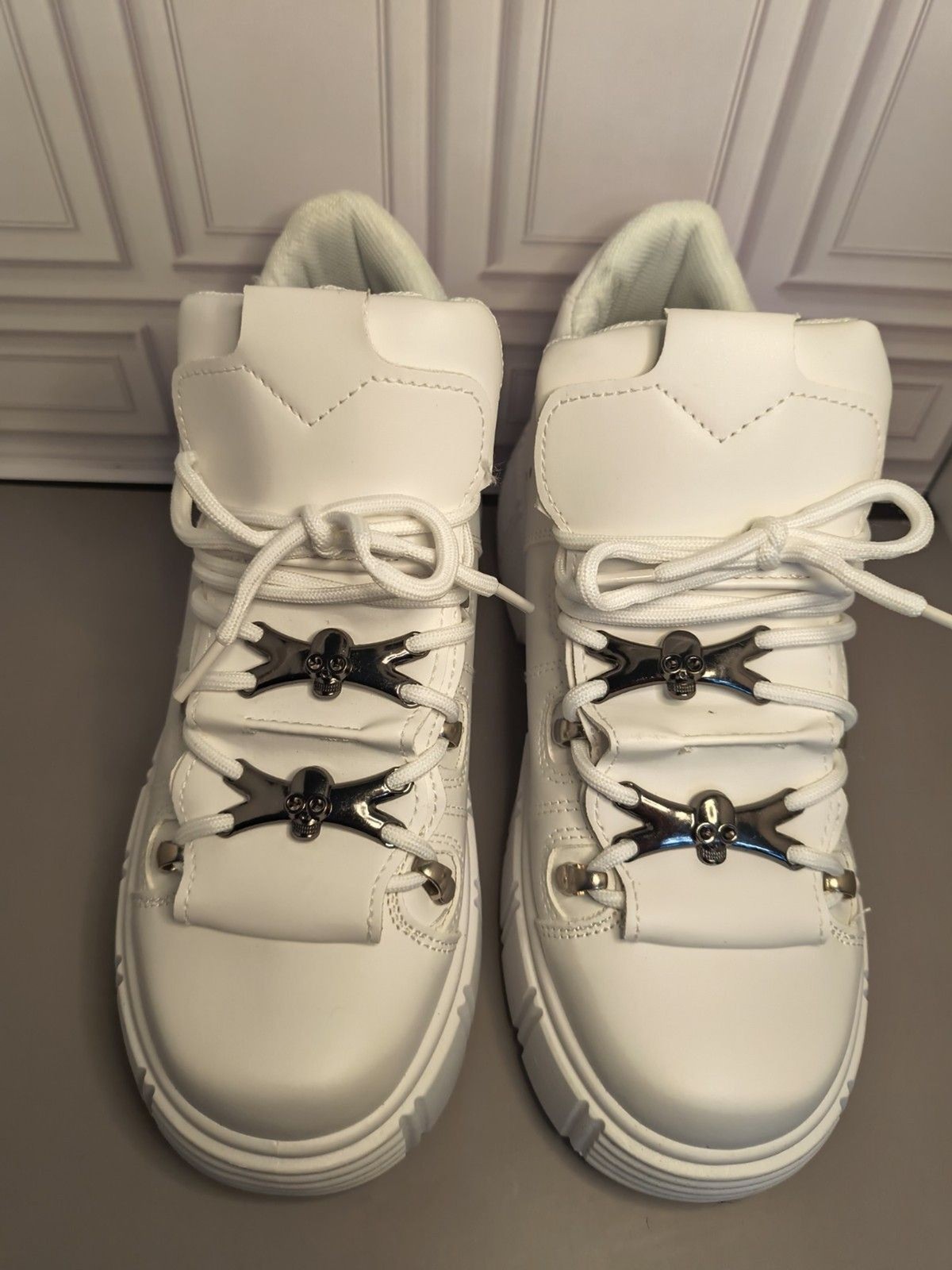 KOI White Metallic Skull Platform Bubble Sole Sneakers Nwob Women’s US 8