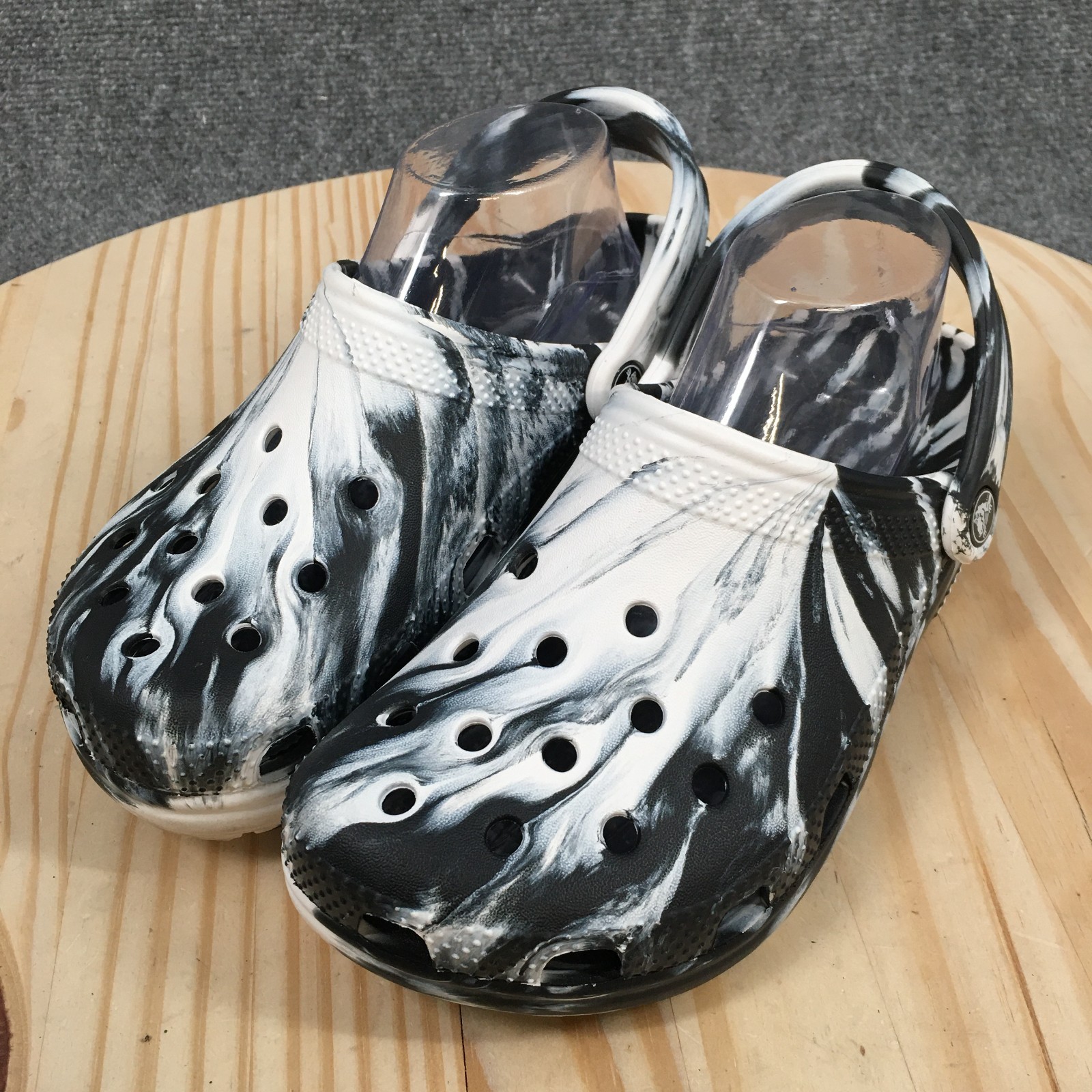 Crocs Classic Marbled Clog Womens 8 White Black Croslite Heel Strap 206867
