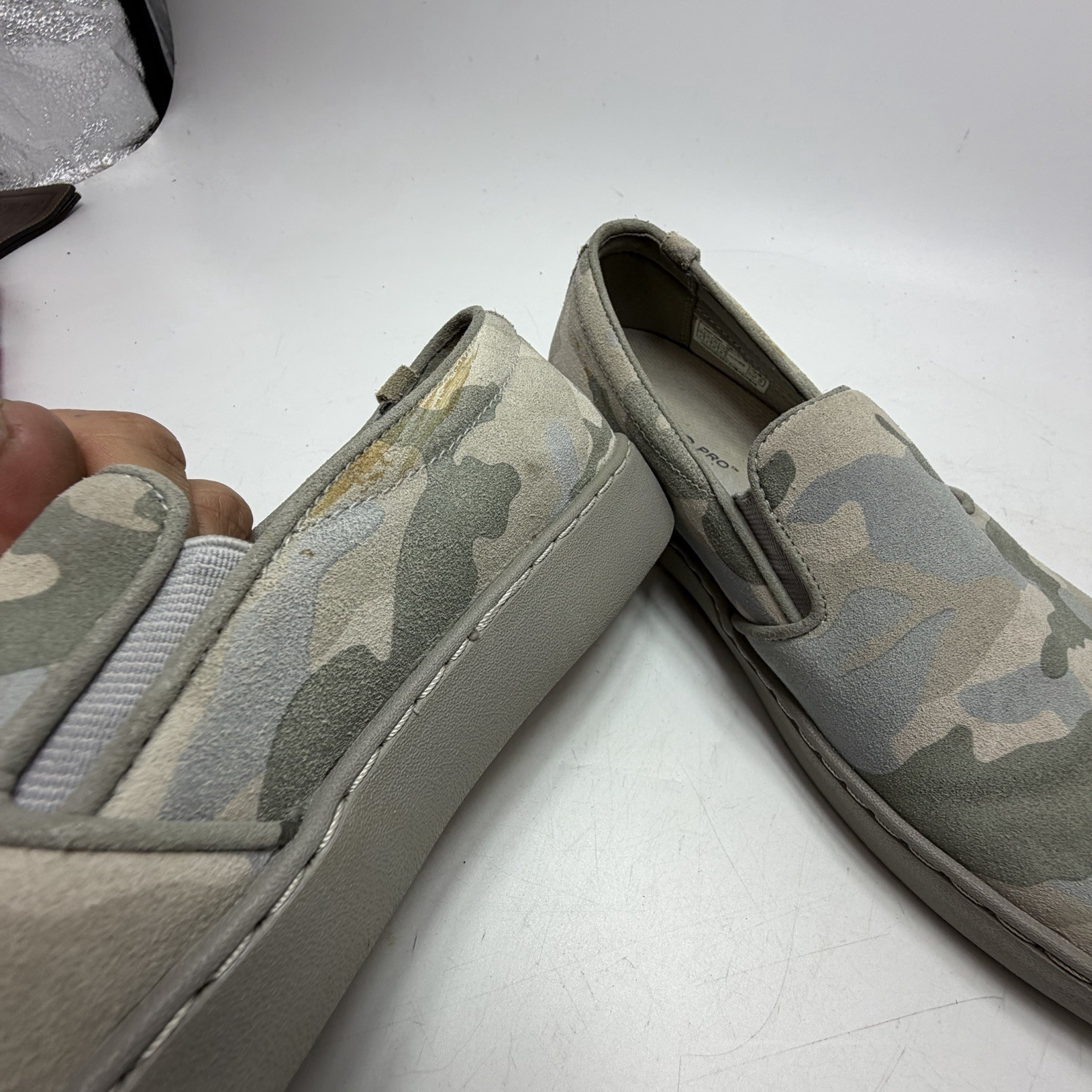 Vionic Avery Camo WOMEN US 8 Grey Suede Slip On Sneaker Vio-Grip Slip Resistant