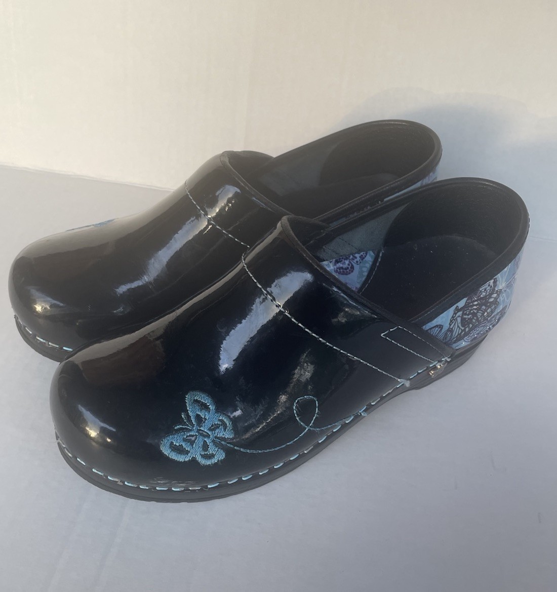 Sanita Professional Clogs Black Patent Leather Blue Butterfly Embroidered 37