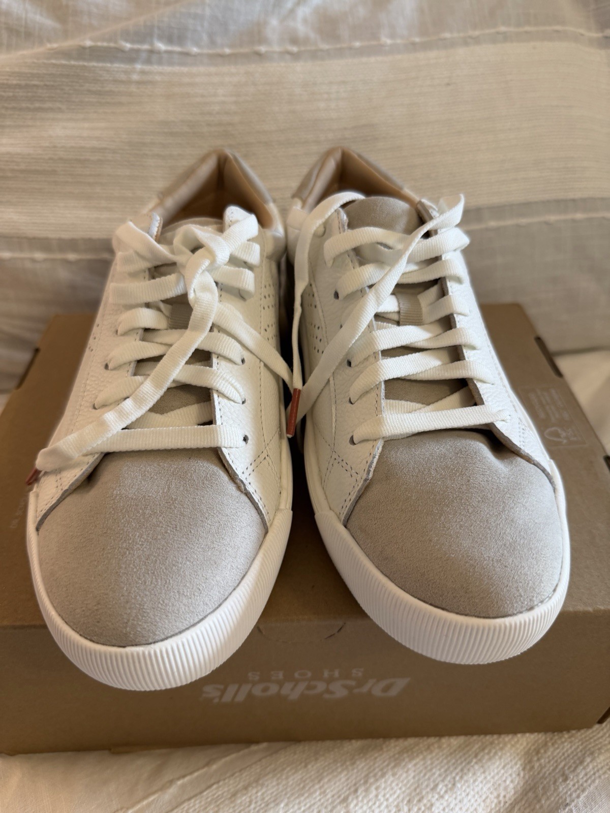 Dr. Scholls Take It Easy Original Collection White Size 8M Womens Sneakers NIB