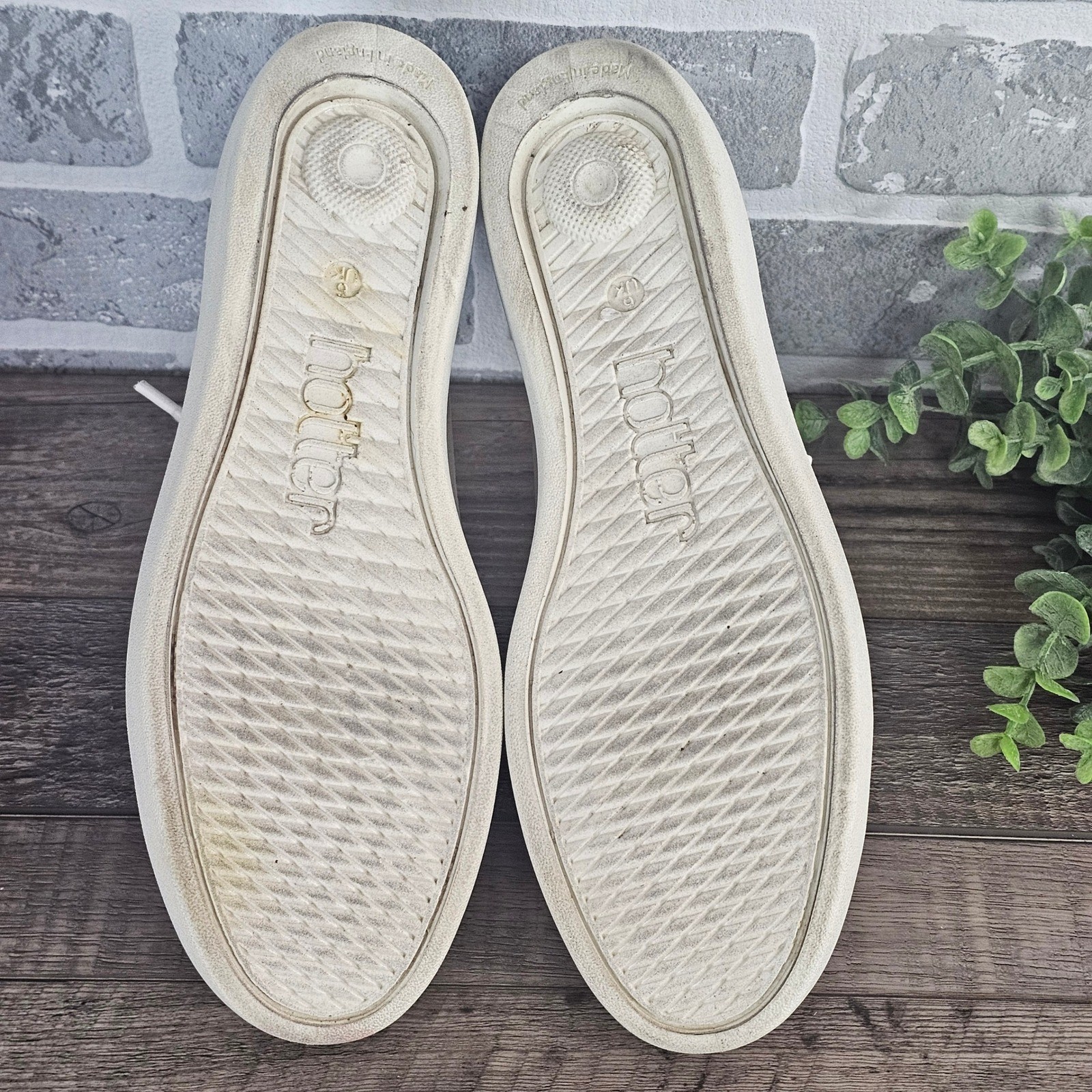 Hotter Chase Metallic Leather Sneakers White Beige Side Zip Comfort Women 8