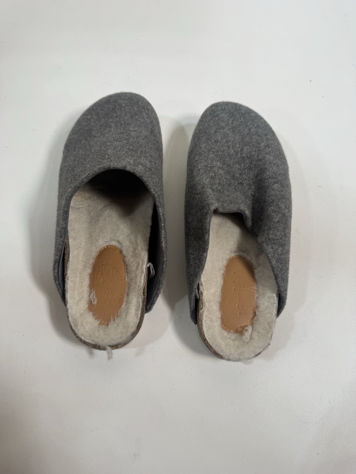 universal thread bev clog slipper