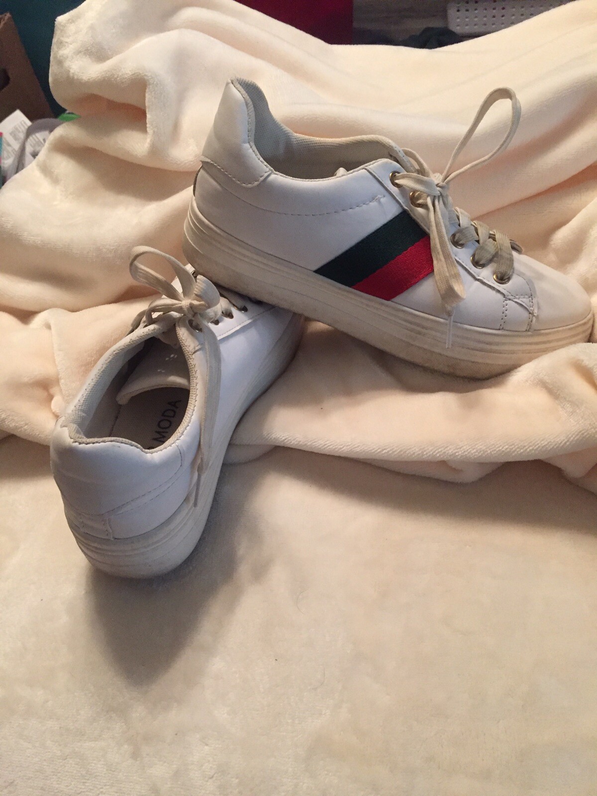 Top Moda Vegan Faux Leather Low Top Green Red Stripe Casual Fashion Sneakers 8.5