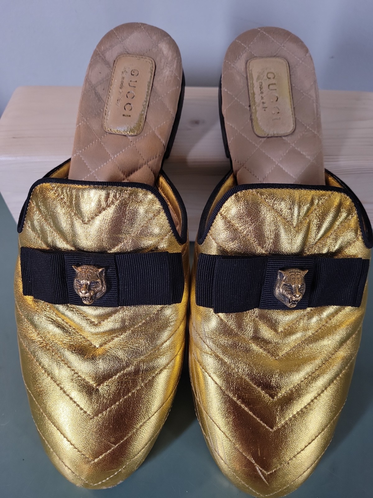 Gucci Gold Quilted Leather Metallic Mules With Tiger Head And Bow Sz EU 39