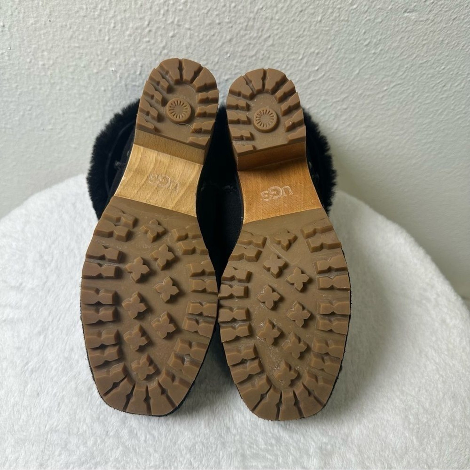 UGG Thebes Black Suede Clog Wooden Bootie Mules with Faux Fur Trim Size 5