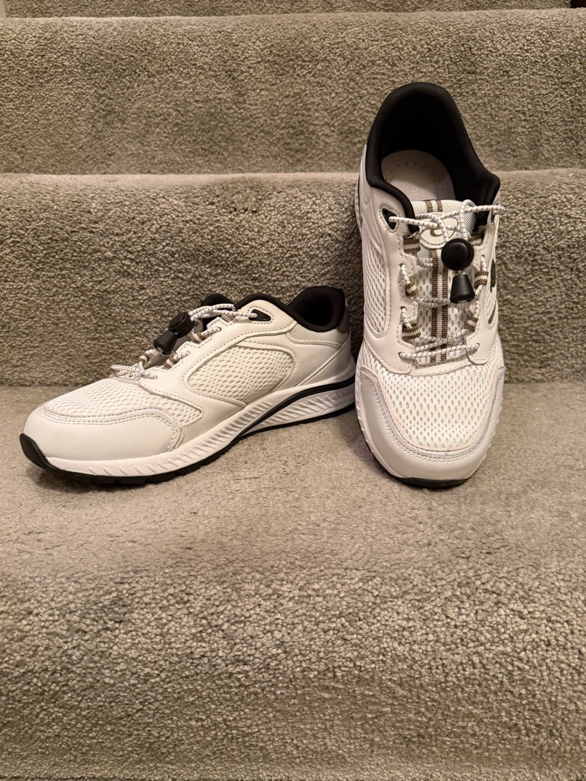 Women’s White Easy Spirit Hender Walking Shoe With Quick Lace Size 9 New/Comfort