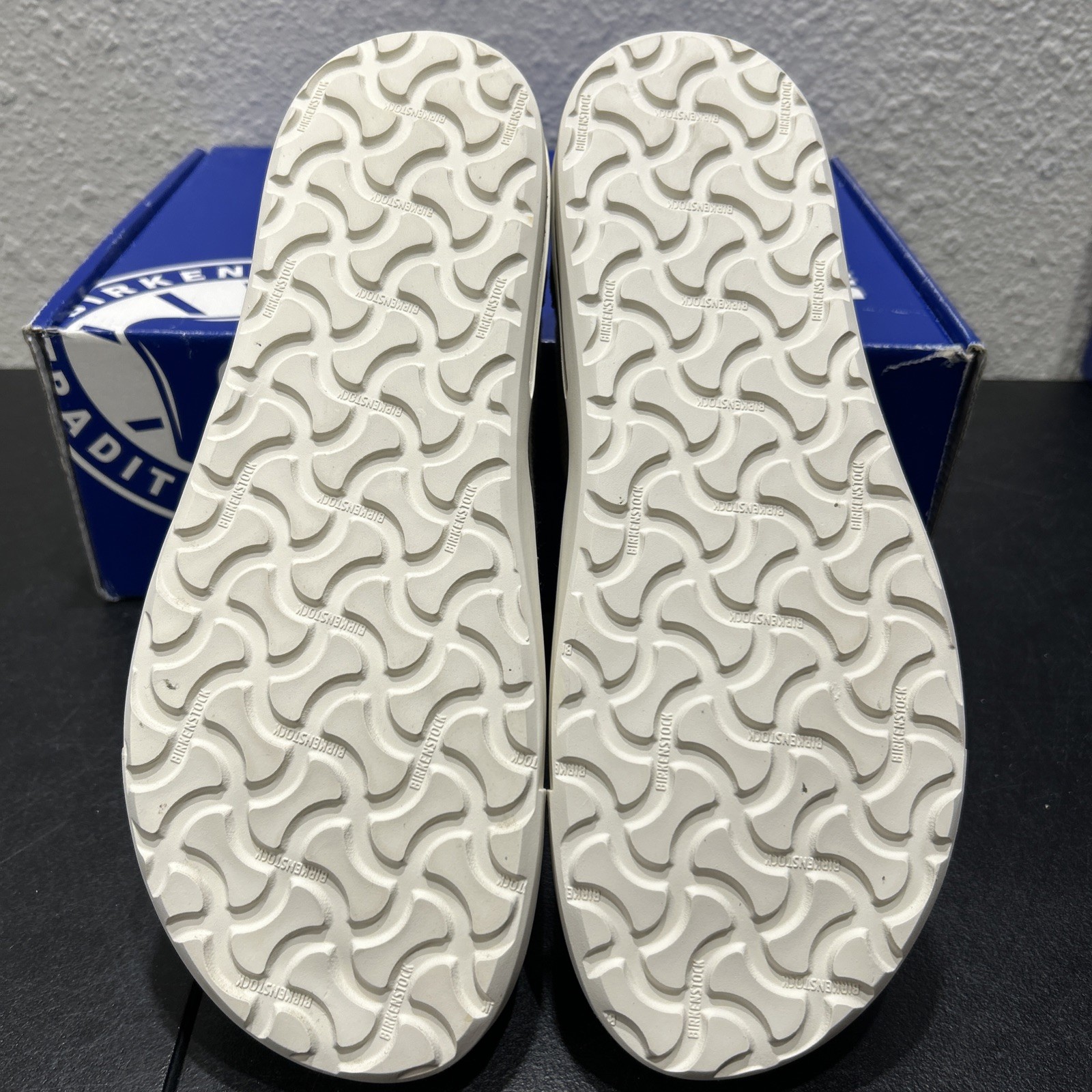 BIRKENSTOCK Oswego Casual Slip-On Shoe Unisex Size US M7/W9 Narrow Fit
