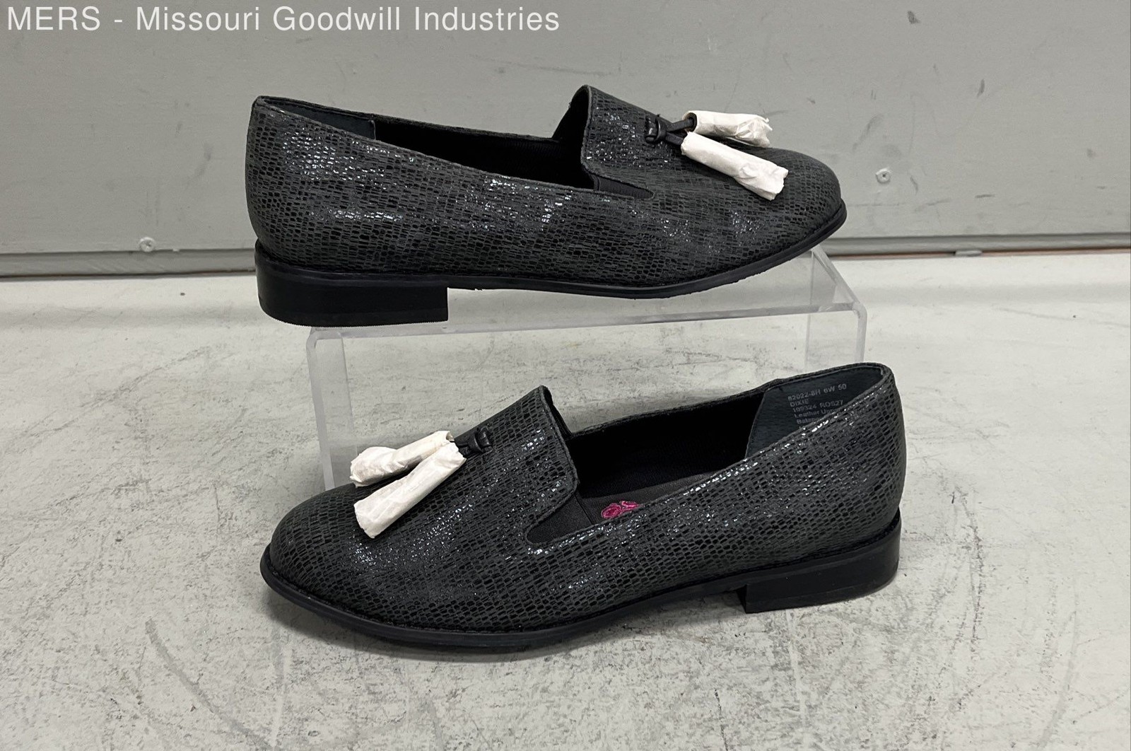 Ros Hommerson Dixie Black Textured Leather Tassel Loafers Women’s Size 6W DS