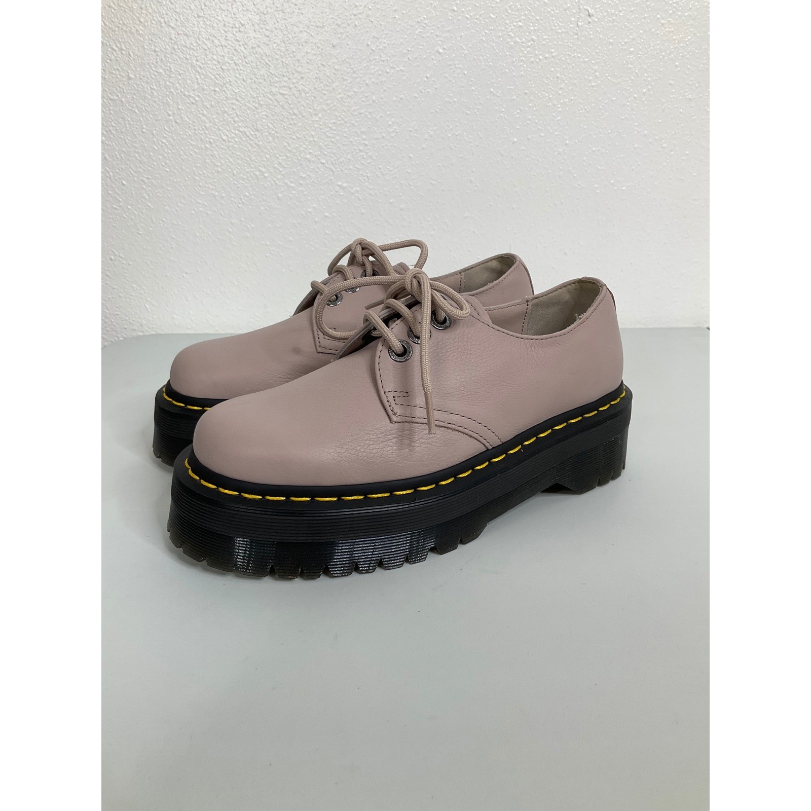 Dr. Martens 8053 Quad Platform Oxford Shoes Vintage Taupe Pisa Leather 31167