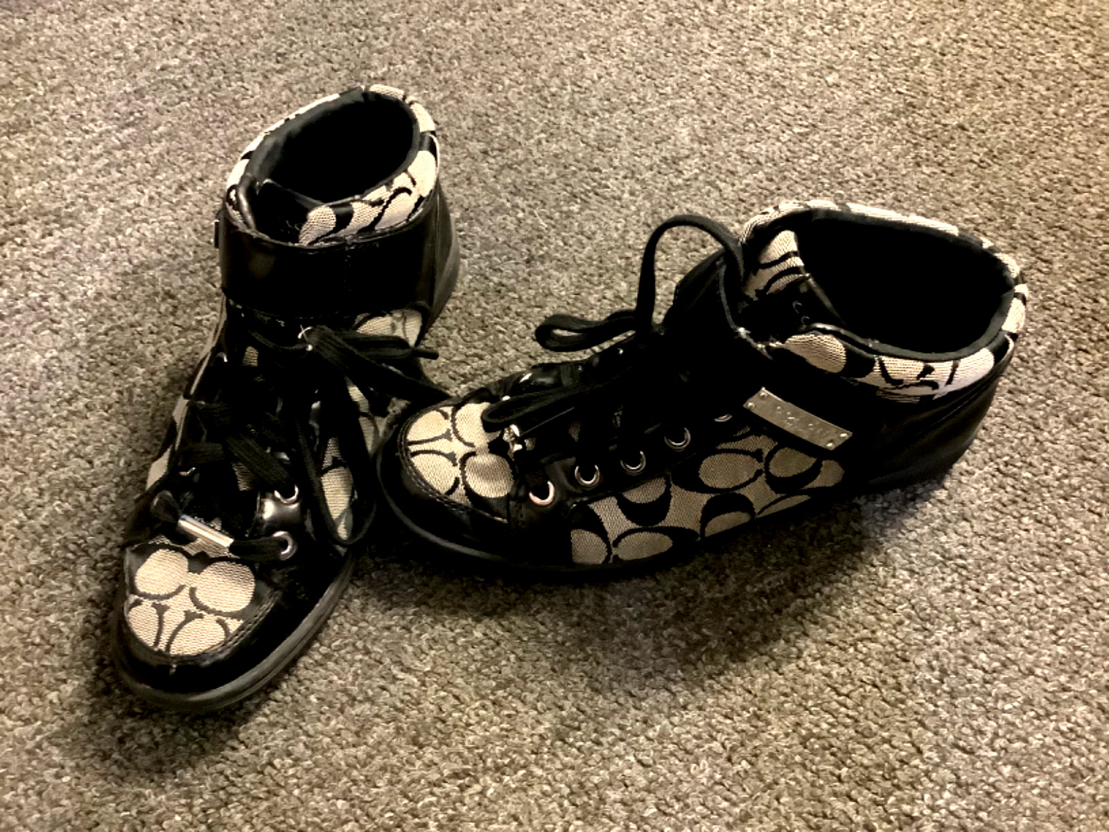 Women’s Coach “Zoey” Hightop Black And Grey Signature Print Used Sneakers Size 8