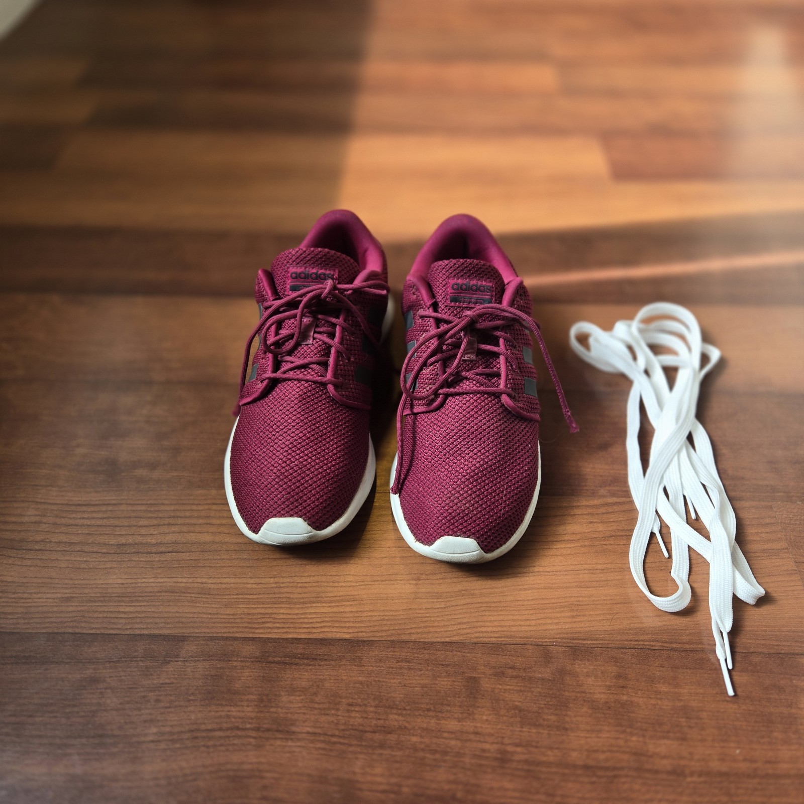 adidas Women’s 9.5 Burgundy Low Top Lace Up Mesh Sneakers Extra Laces