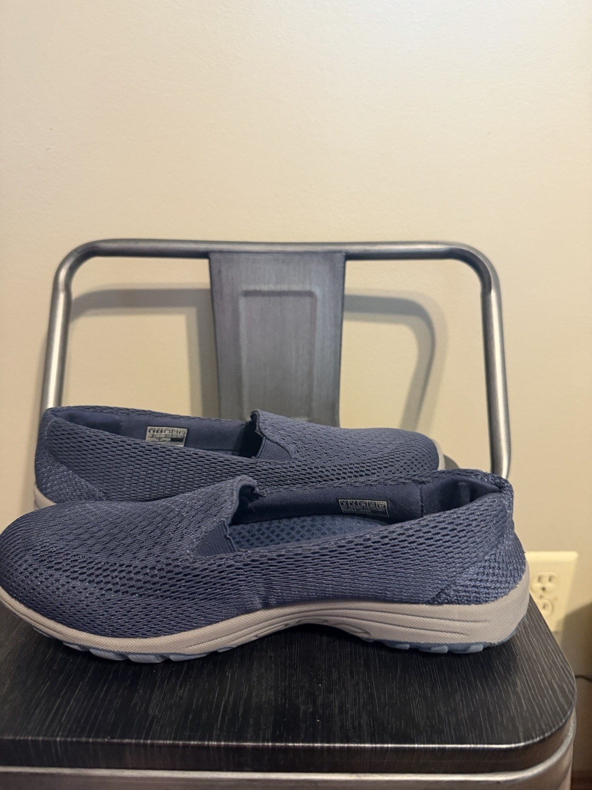 Skechers Relaxed Fit Air-Cooled Memory Foam Slip On Shoes Women’s 8 Navy Mesh