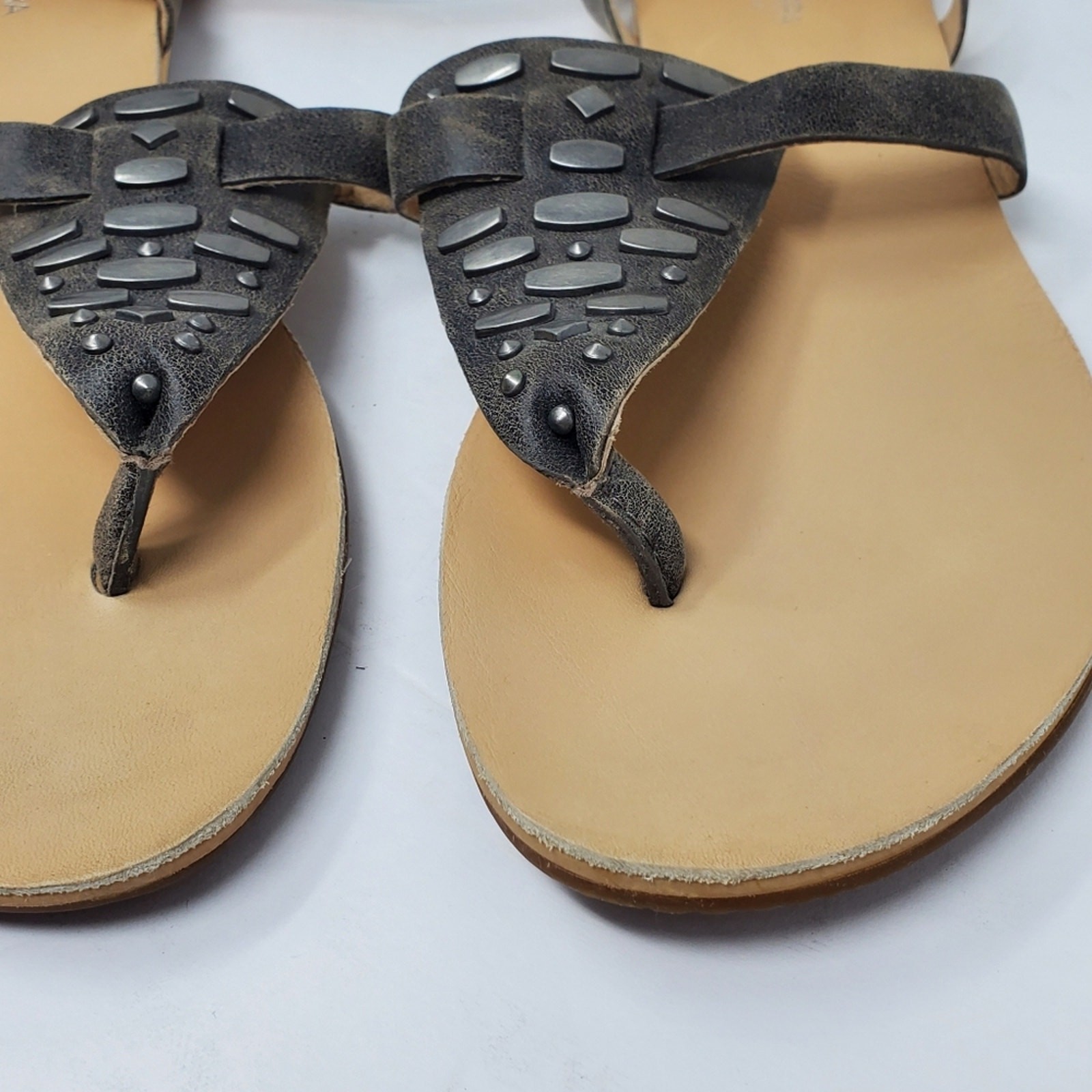 Koolaburra By UGG Acacia Leather studded ankle wrap strap sandal Great conditio