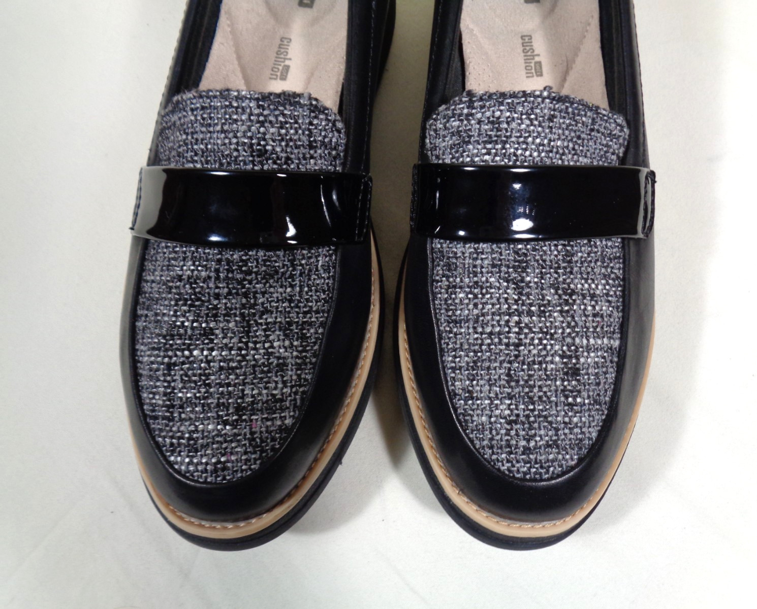 Clark’s collection Women’s size 9M Loafer Sharon Gracie Patent Black Tweed~ new