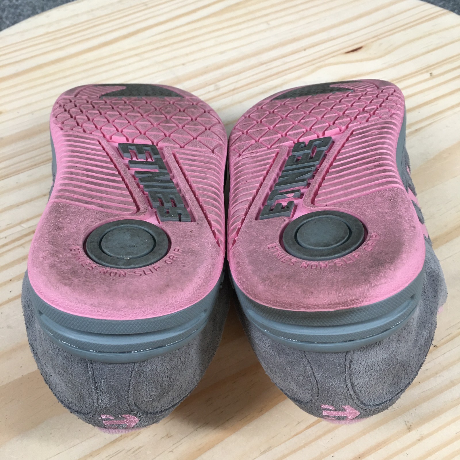 Etnies Callicut Shoes Womens 6 Skate Sneakers Lace Up Casual Suede Gray Pink