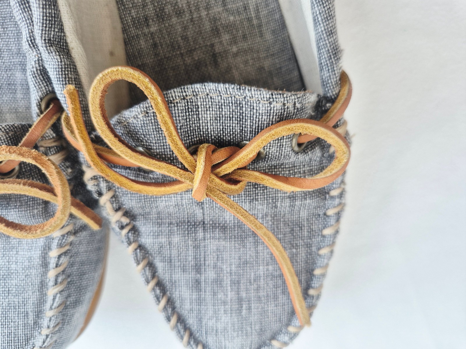 Minnetonka Canvas Rawhide Lace Moccasin Shoe Comfort Lightweight Grey Womens 6.5