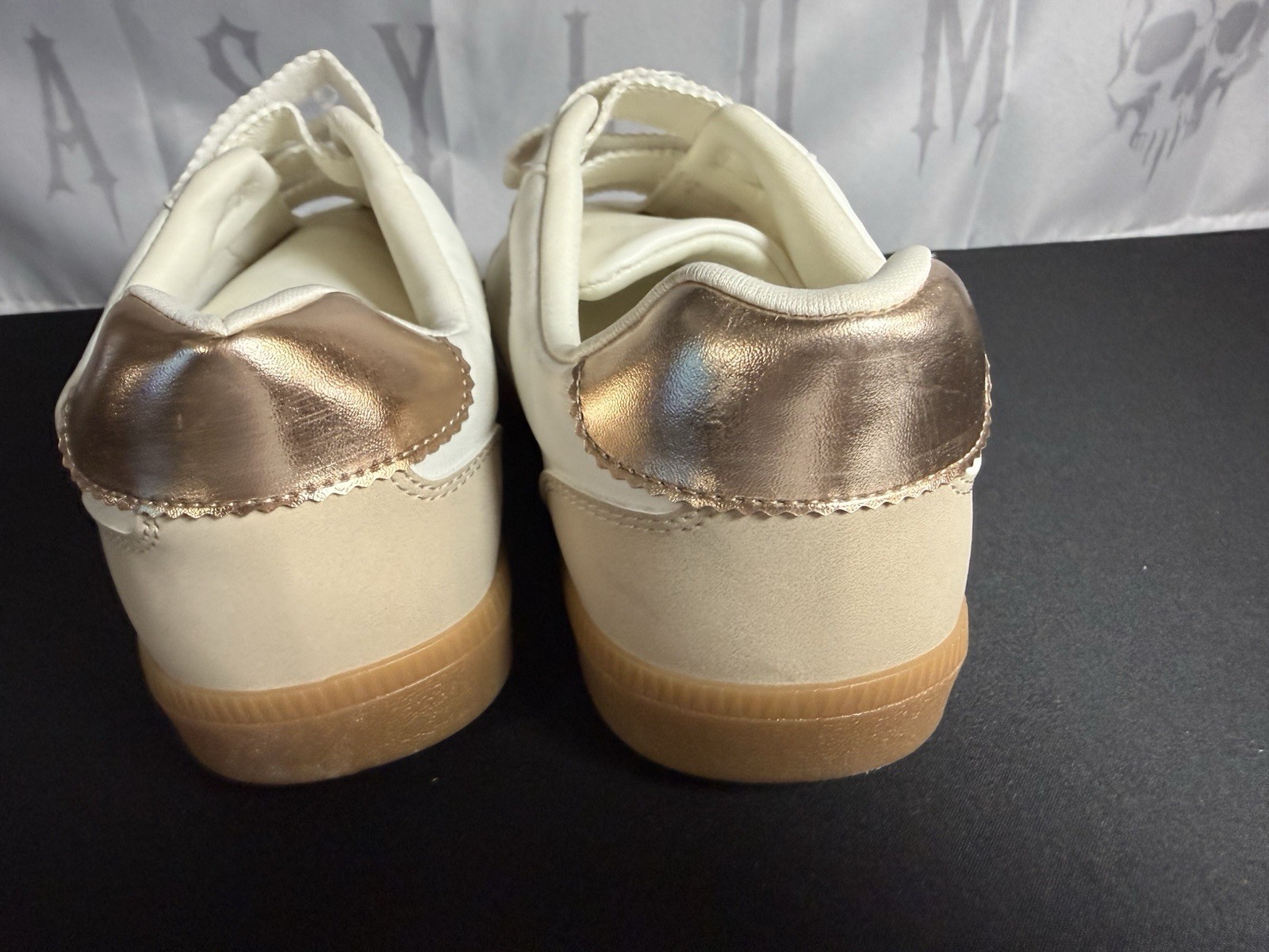 Dolce Vita Women’s Size 8.5 White Beige Hook & Loop Closure Sneaker With Defect