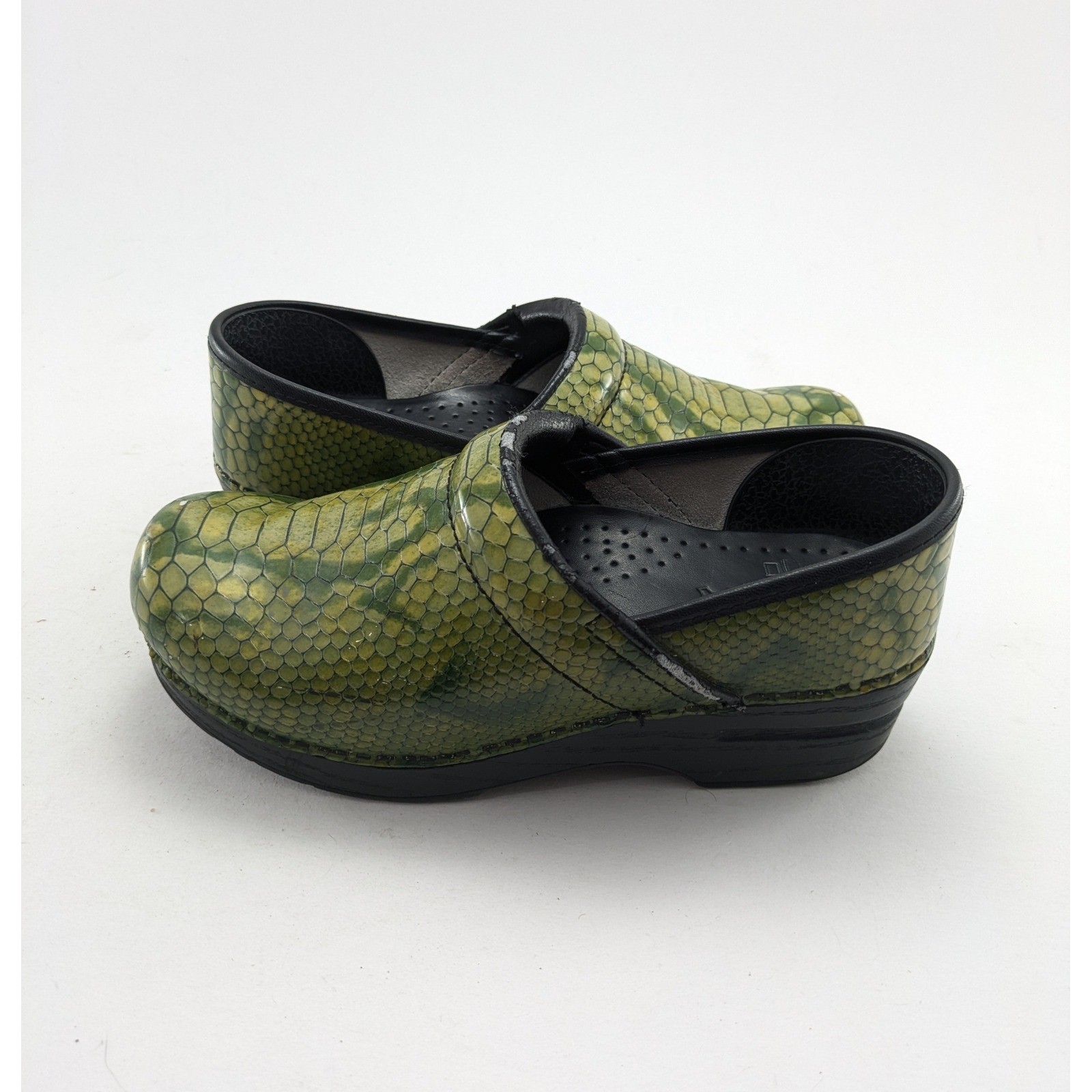 Womens Dansko Leather Slip On Snakeskin Pattern Slip Resistant Shoes Size 6.5