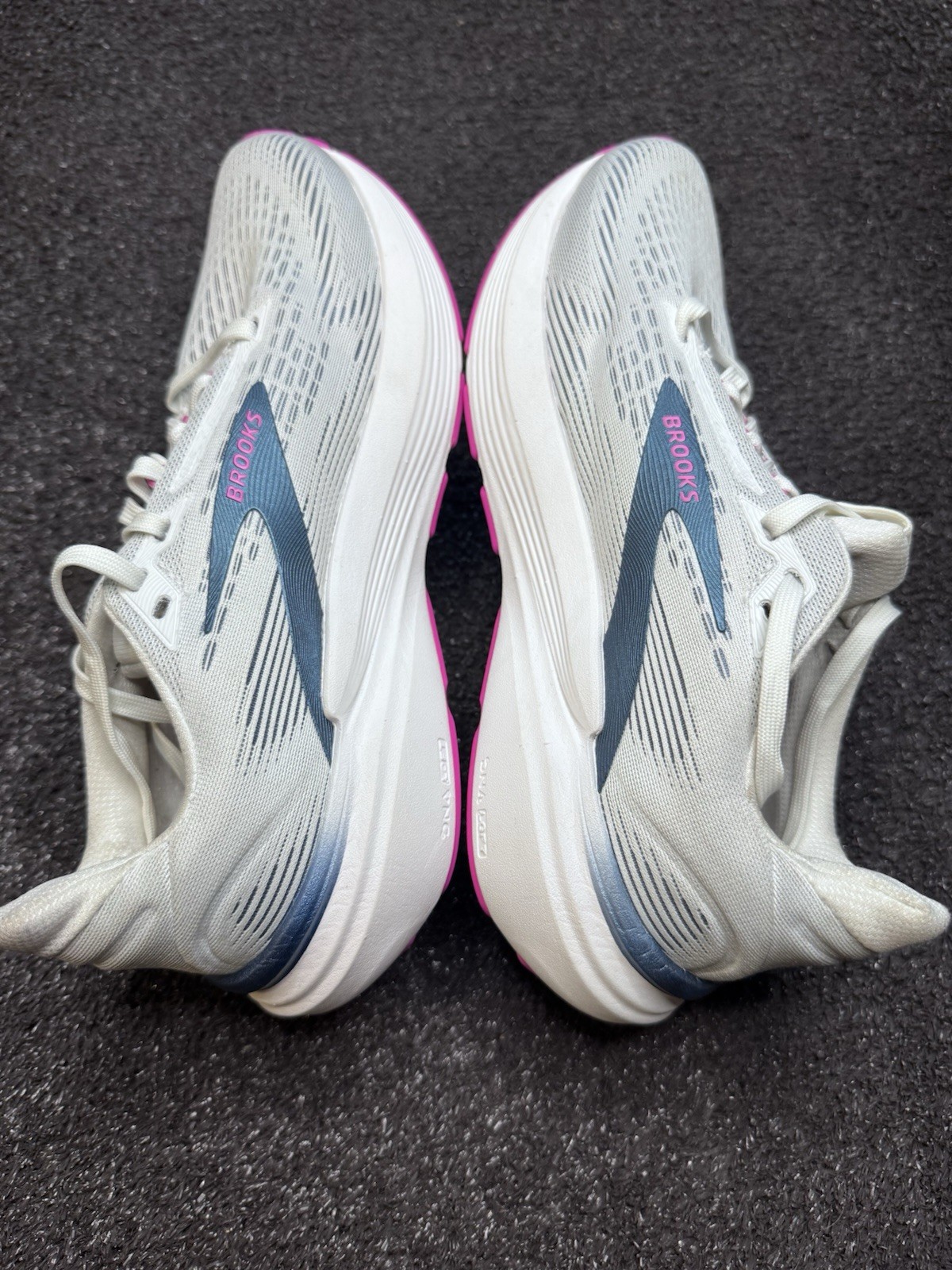 Brooks Revel 8 Women’s Size 8 Running & Walking Shoe White/Moonlight/Pink