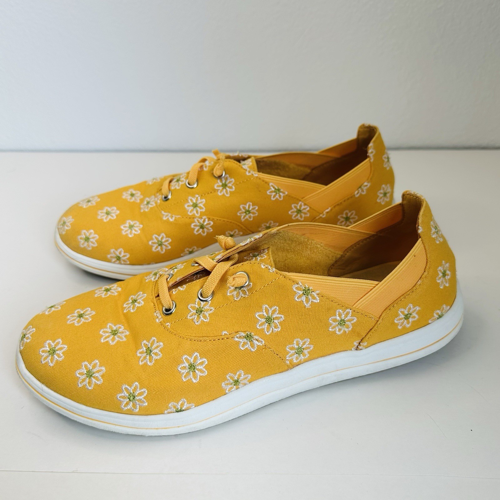 Clark’s Cloud Steppers Yellow Flower Sneakers Size 9