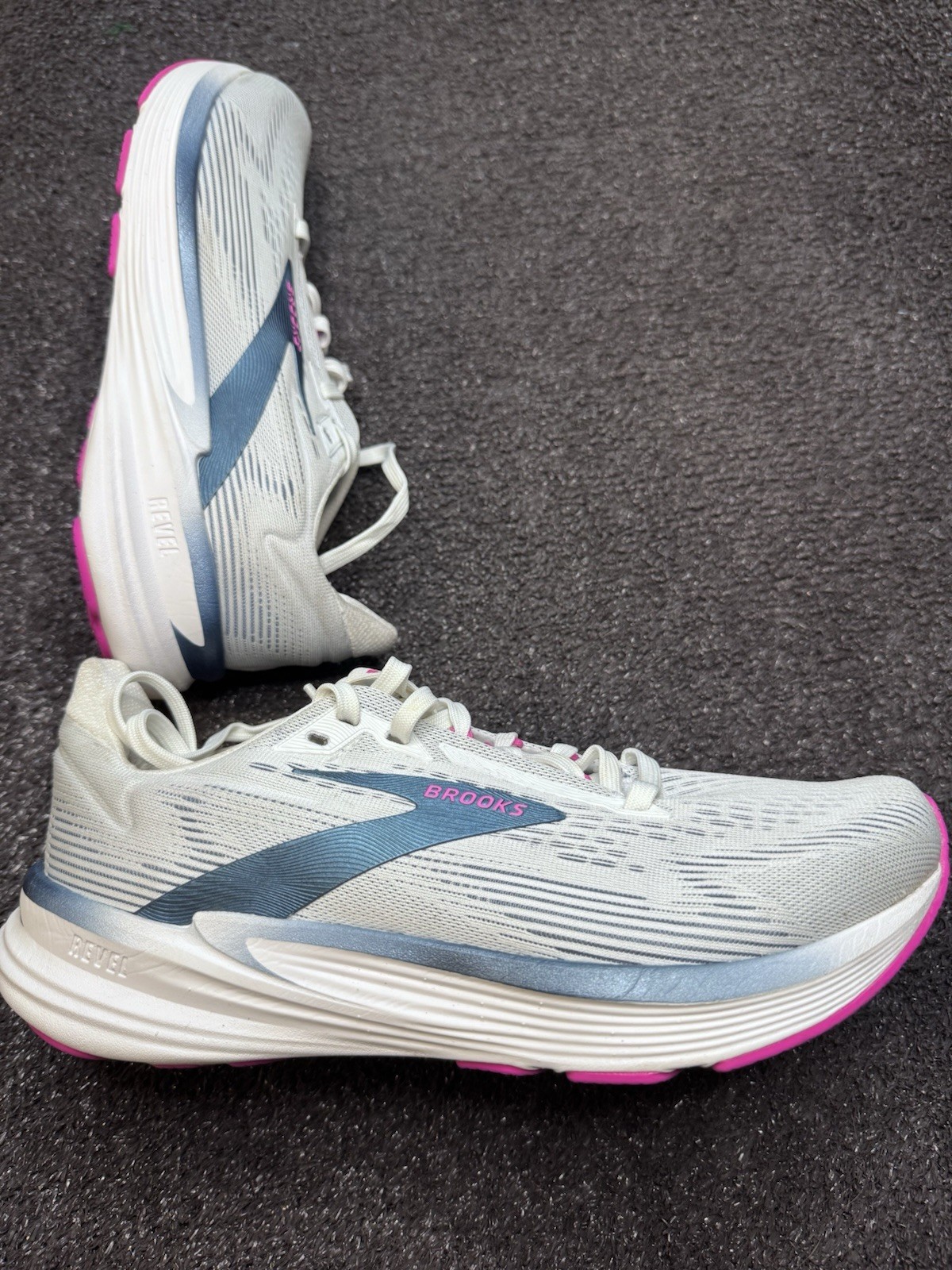 Brooks Revel 8 Women’s Size 8 Running & Walking Shoe White/Moonlight/Pink