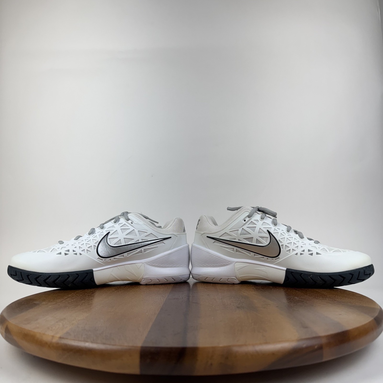 New Womens Nike Zoom Cage 2 White Comfort Athletic Tennis Sneakers Size 10.5 M