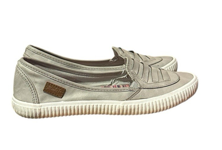 Women gray slip on Blowfish Malibu size 8 1/2 beach casual