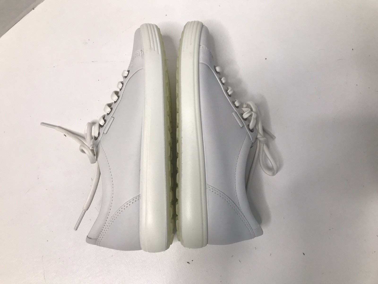 ECCO Shoes Womens 7 7.5 EU 38 White Casual Sneakers Low Top Golf