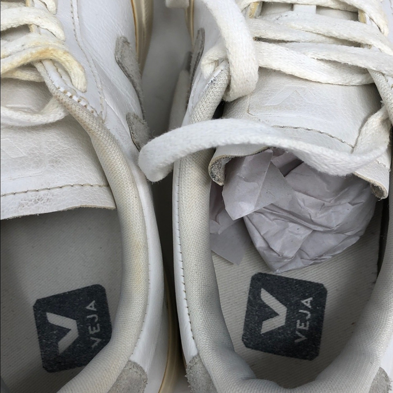 Veja T2 White Beige Women’s Leather Sneakers – Size 6