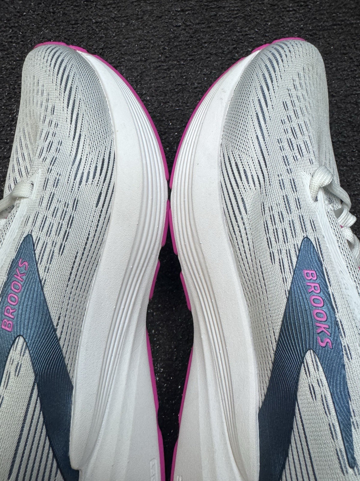 Brooks Revel 8 Women’s Size 8 Running & Walking Shoe White/Moonlight/Pink